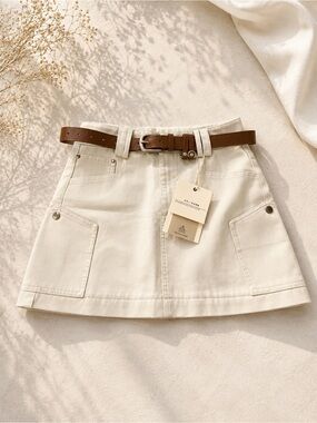 Que Cream Mini Skirt with Brown Belt
